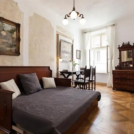 Dlouha Art & Antique *