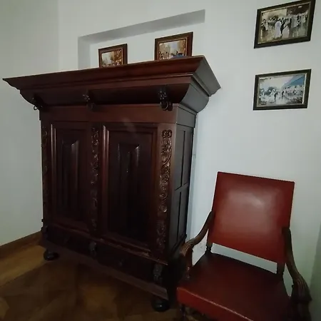 Dlouha Art & Antique *