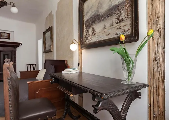 Dlouha Art & Antique *