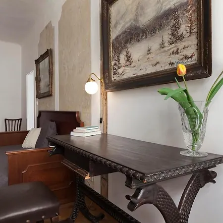 Dlouha Art & Antique *