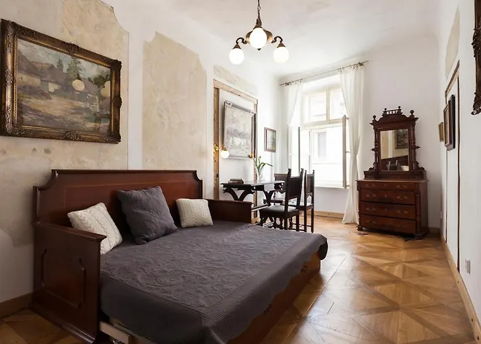 Dlouha Art & Antique *